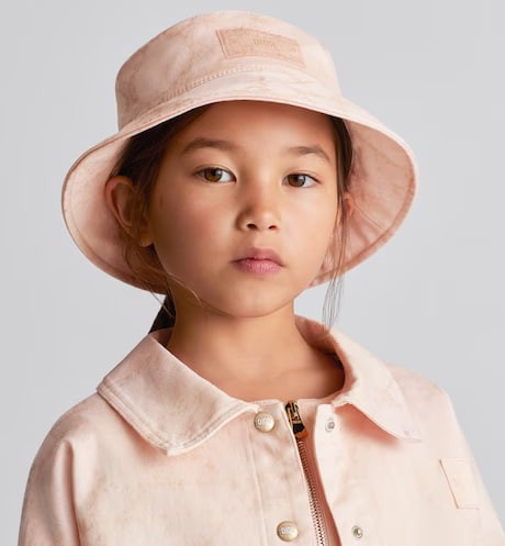 Peach cotton tarpaulin with light gold Cannage rattan case and star printing.  Numbering: 3SBM12HATF_Y308