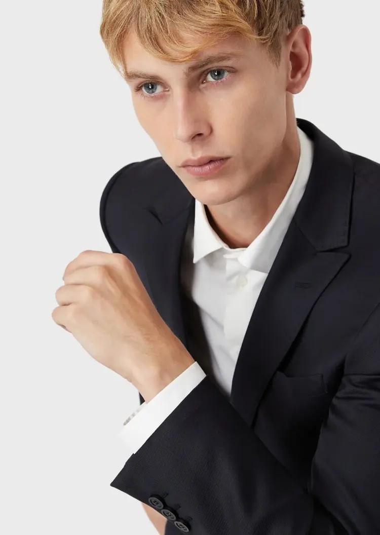 Peak lapel single button blazer